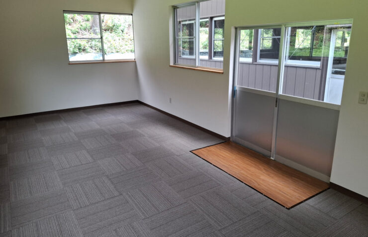 タイルカーペットと壁紙の張替え